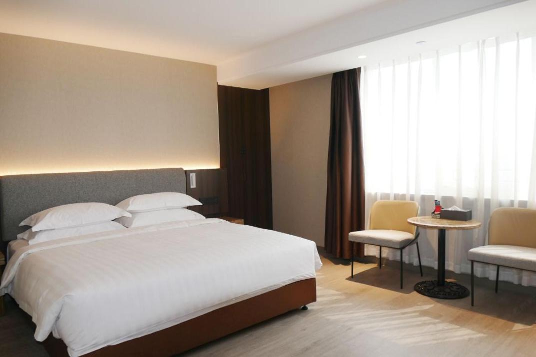 Jinan Yuquan Simpson Hotel Exterior foto
