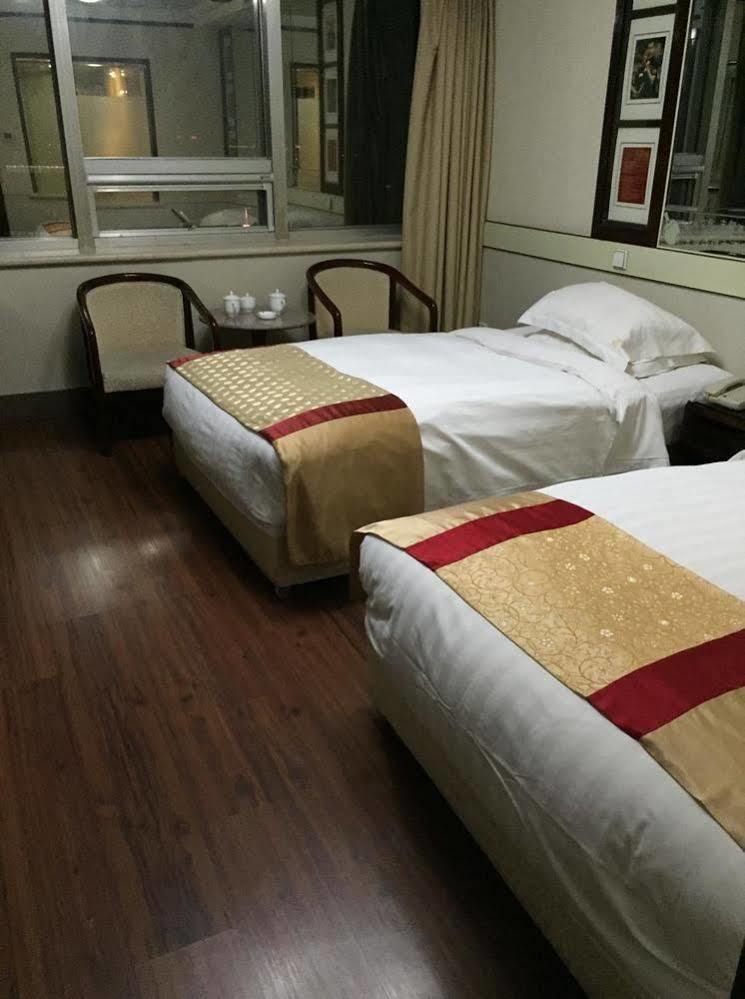 Jinan Yuquan Simpson Hotel Exterior foto