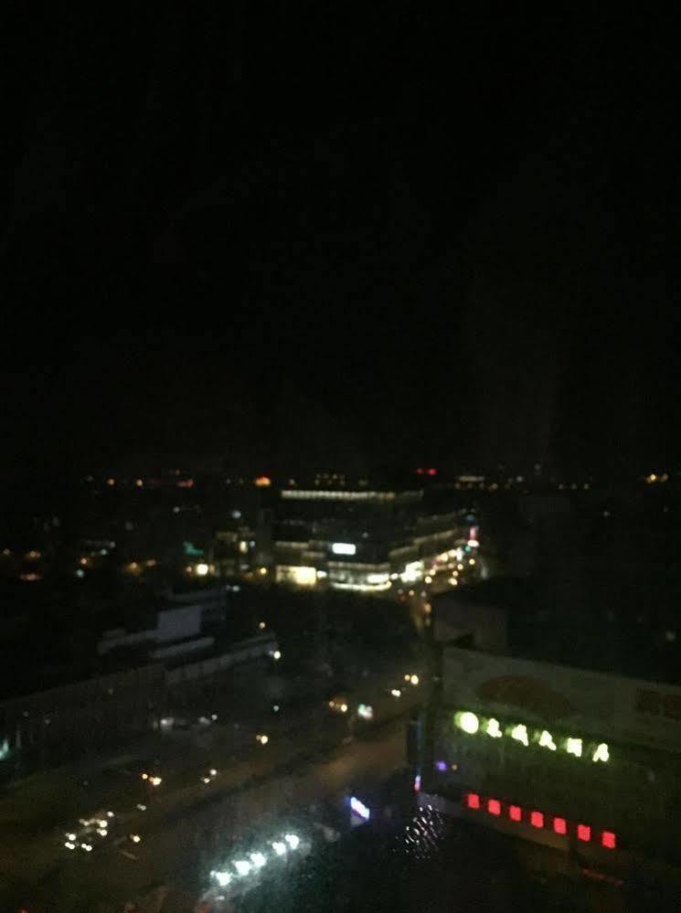 Jinan Yuquan Simpson Hotel Exterior foto